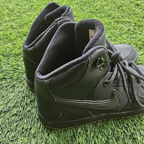 Nike force men's sneakers in size 9.5, color black in great condition - Picture 2 of 15